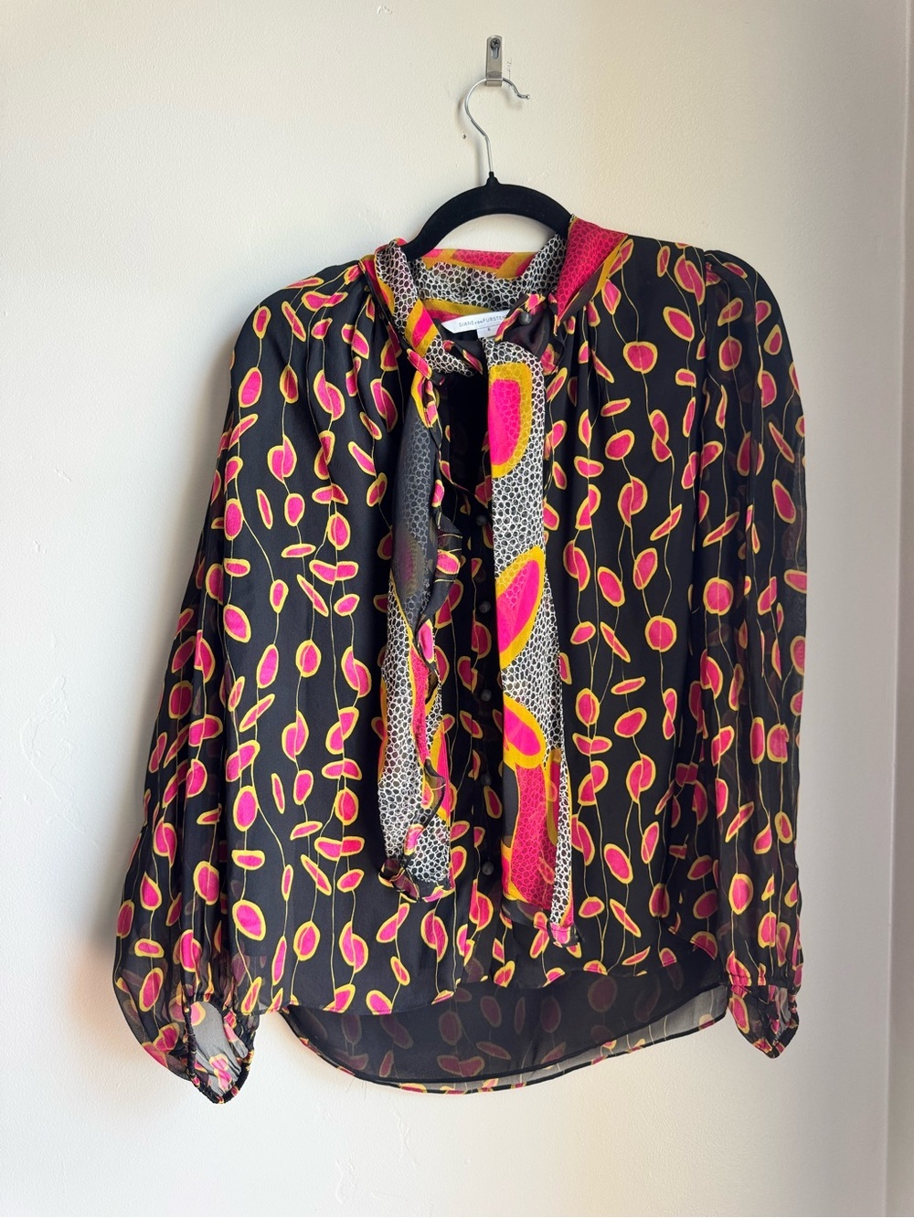 Diane Von Furstenberg Havanah Print Silk Tie Neck Blouse 6 Preppy Academia Luxe